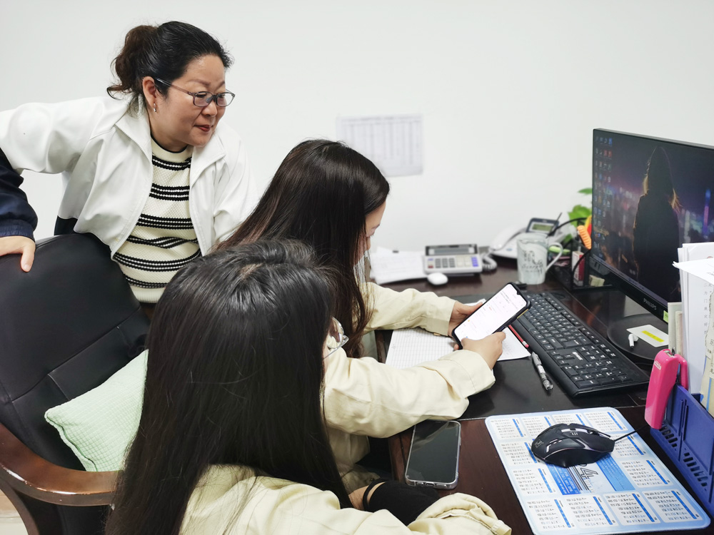女职工积极参与线上答题 (3).jpg