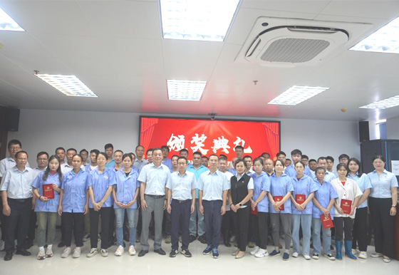 珠海龙狮瓶盖公司组织表彰技能竞赛获奖选手、优秀师徒并召开“师带徒”拜师会